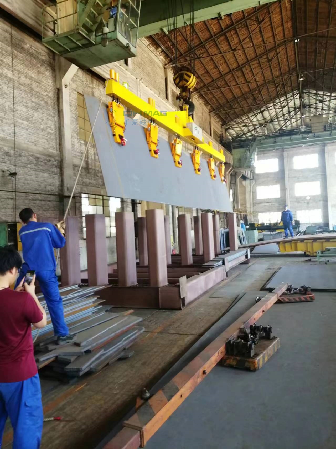 豎著吊鋼板，側(cè)吊鋼板，千豪電永磁吊具