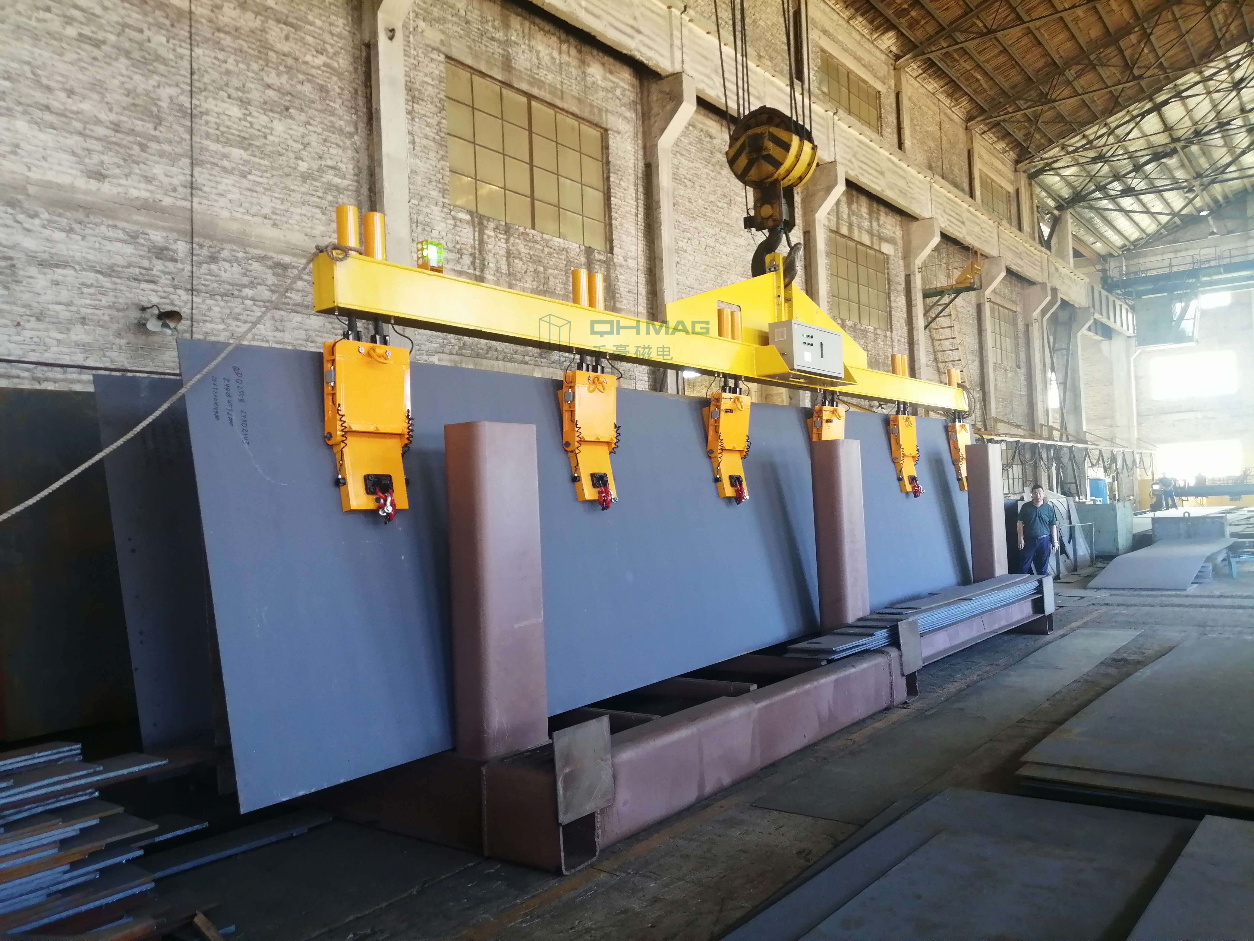 豎著吊鋼板，側(cè)吊鋼板，千豪電永磁吊具